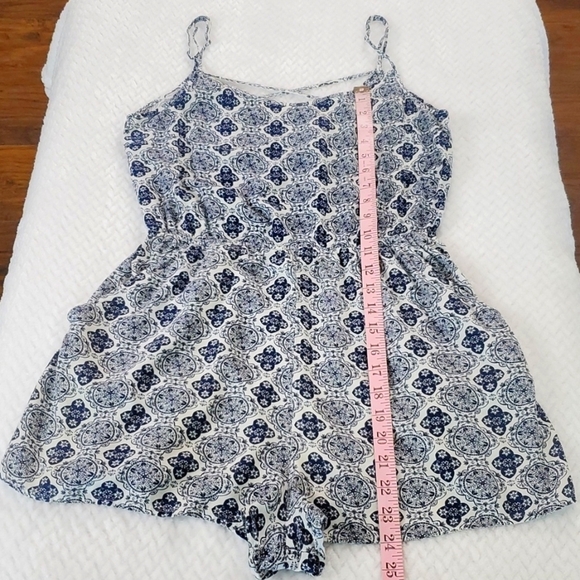 H&M Blue White Paisley Boho Romper Playsuit Size 8 - Picture 6 of 11